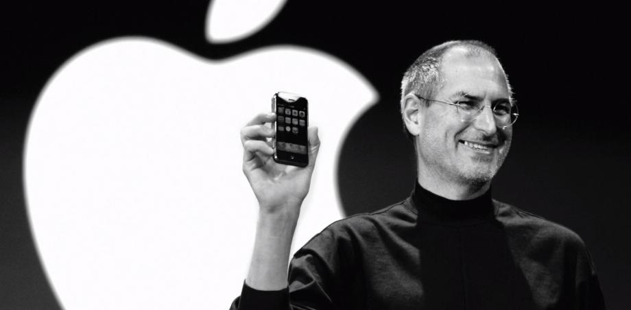 Steve Jobs, co-fondateur et PDG d'Apple12 et principal actionnaire de The Walt Disney Company