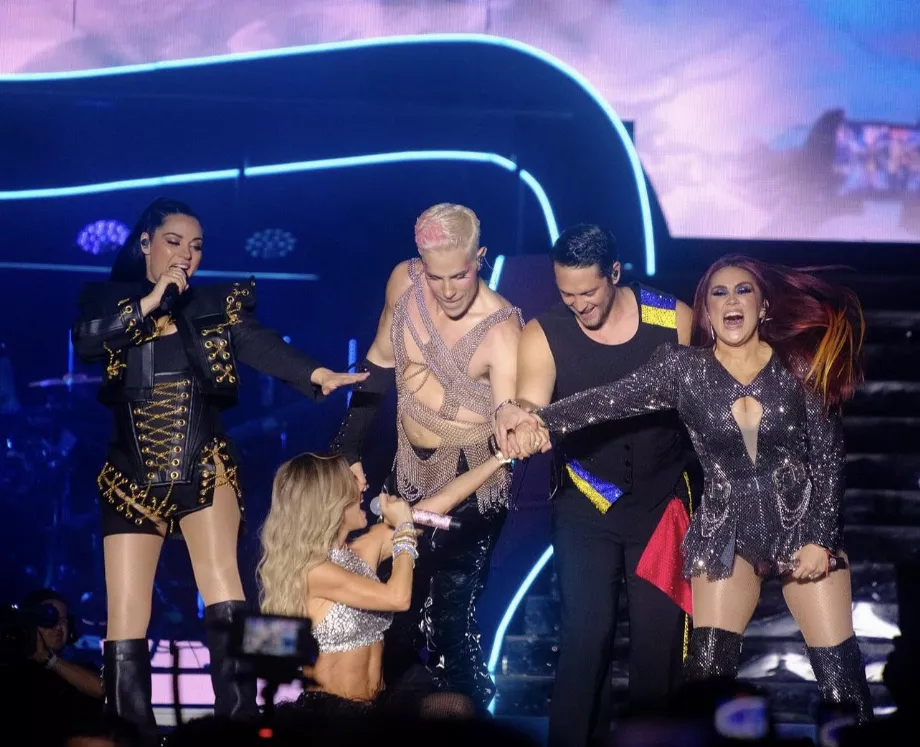 RBD lors de leur deuxième concert à Medellín, Colombie. (X - @WorldRBDDay)